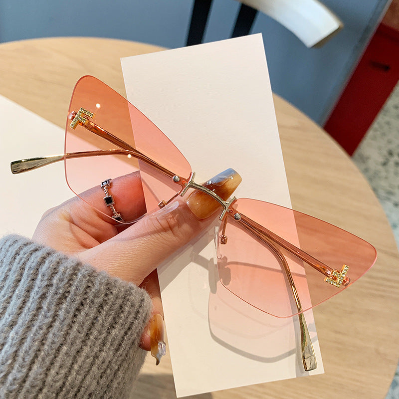 Womens Cat-Eye Sunglasses in modern design with innovative frame Bowlift