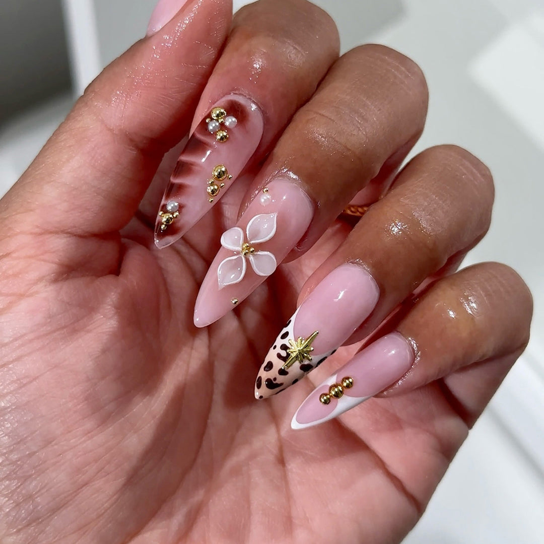 Decorative Press-On Nail Art Set with Floral and Stylish Leopard Accents Bowlift