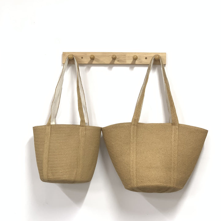 Spacious shopping bag with structured design Bowlift
