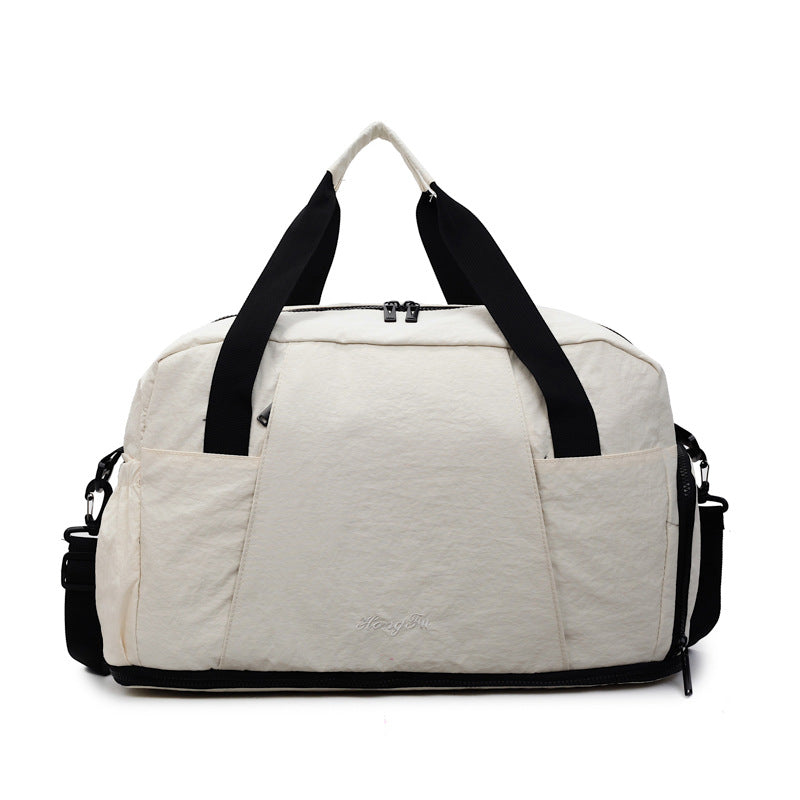 Sporty travel bag with innovative storage Bowlift