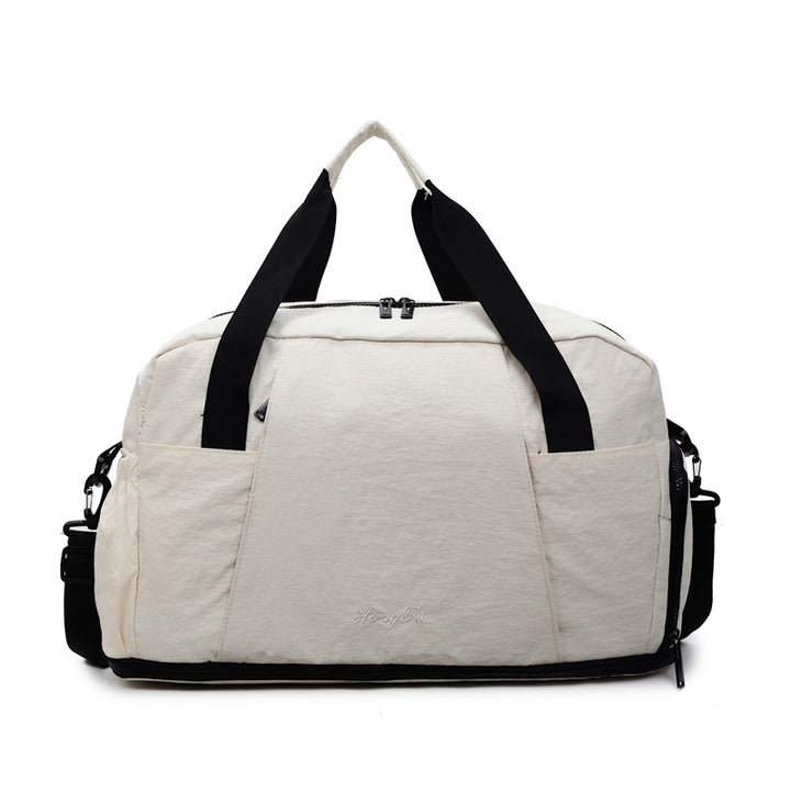 Sporty travel bag with innovative storage Bowlift