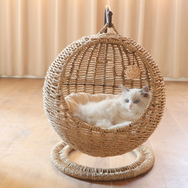 Comfortable cat bed with floating basket structure Bowlift