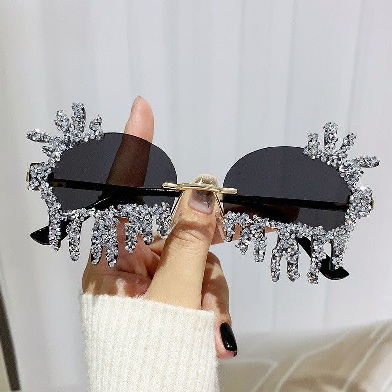Women Extravagant Sunglasses with Sparkling Rhinestone Decorations Bowlift