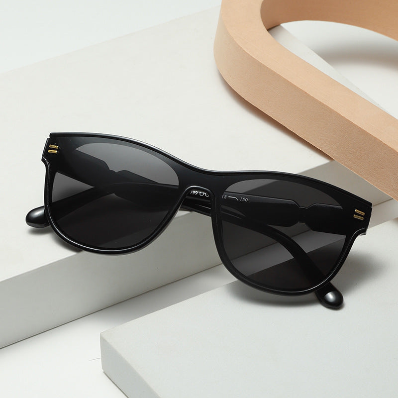 Women's fashionable sunglasses with unique frame Bowlift