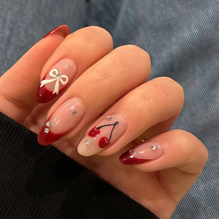 Artful nail set with glitter and heart design Bowlift