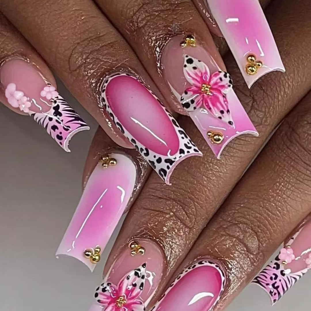 Nail art set with floral and glamorous accents Bowlift