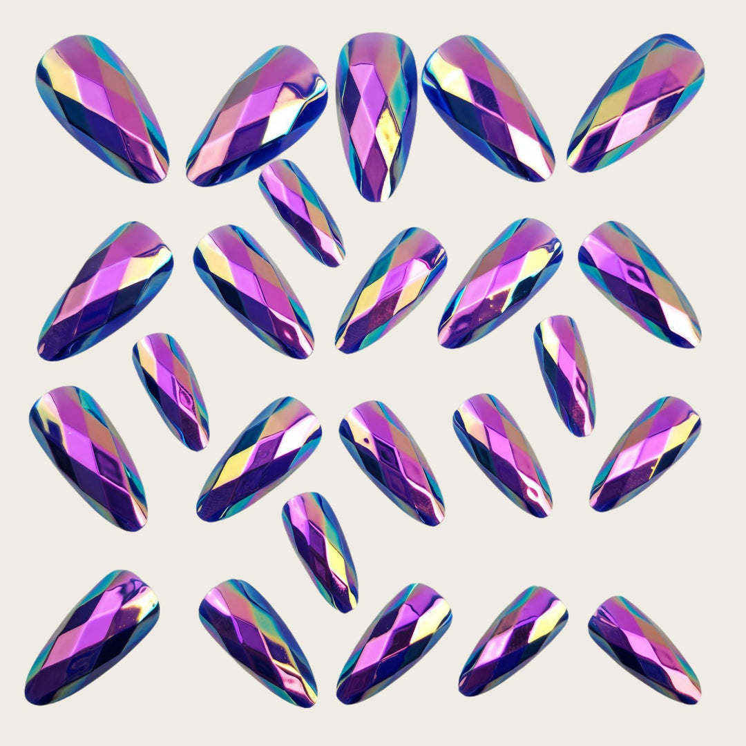 Artificial nails in elegant crystal design Bowlift