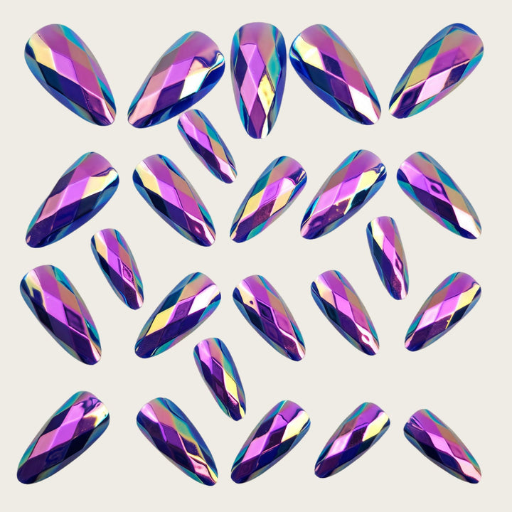 Artificial nails in elegant crystal design Bowlift