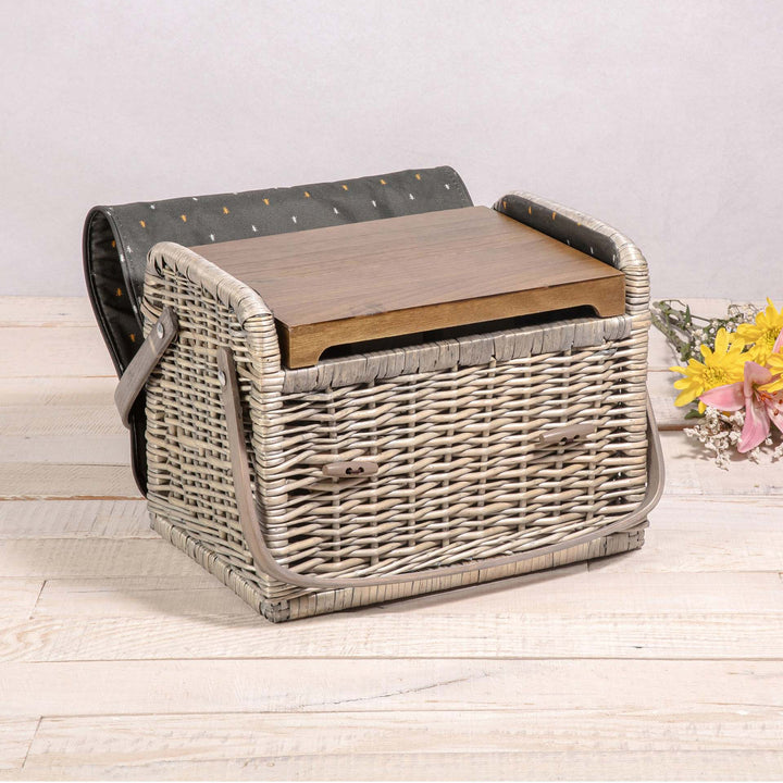 Ladies stylish picnic basket with integrated wine glasses and accessories Bowlift