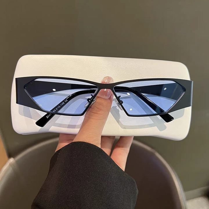 Designer sunglasses with angular frame Bowlift
