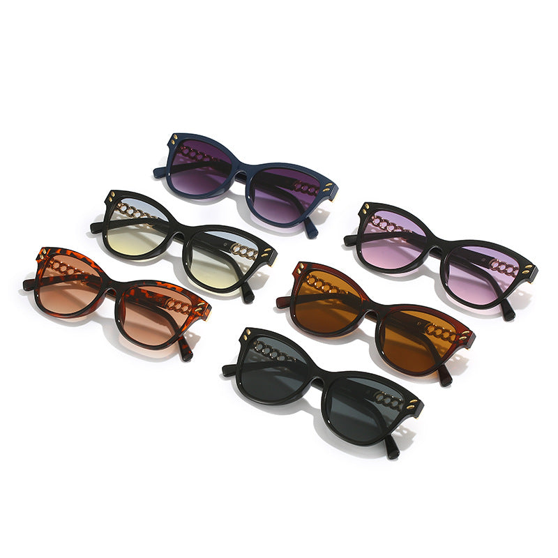 Ladies fashionable cat-eye sunglasses with luxurious chain accents Bowlift