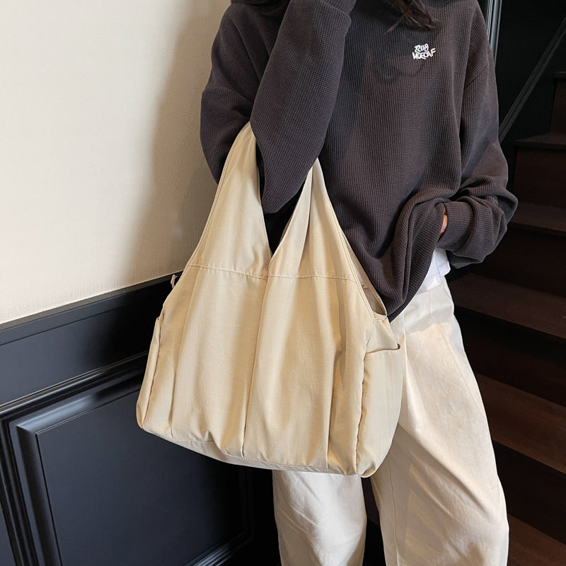 Spacious Everyday Hobo Bag Bowlift