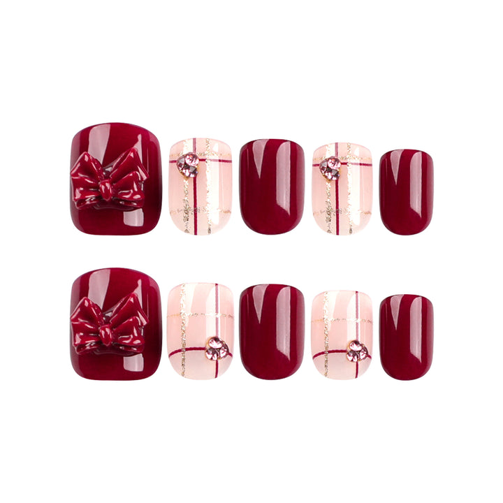 Artful nail decoration with elegant details Bowlift