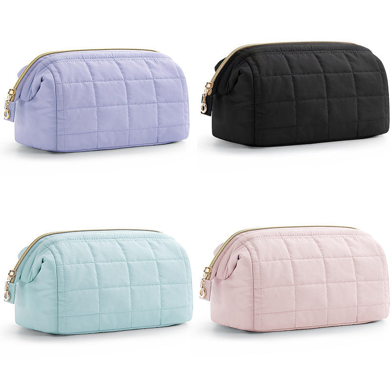 Padded cosmetic bag with elegant zipper Bowlift