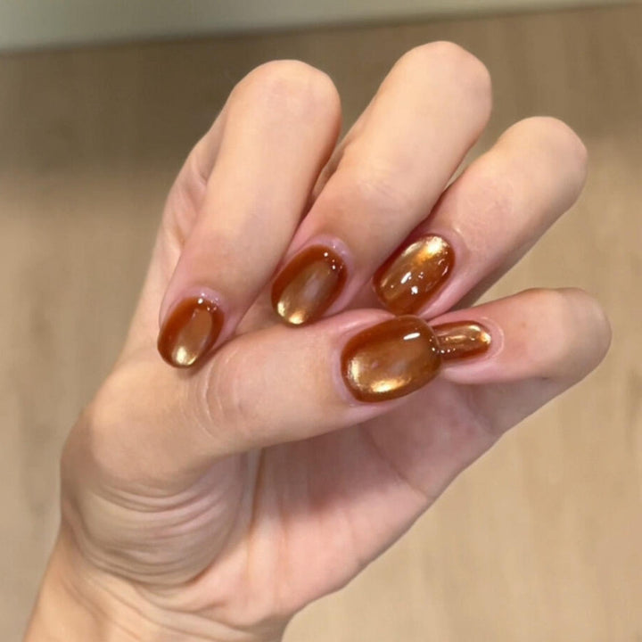 Artificial nails with elegant shine Bowlift