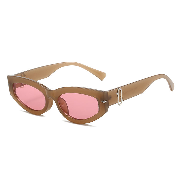 Retro-Inspired Cat-Eye Sunglasses with Bold Frame Bowlift