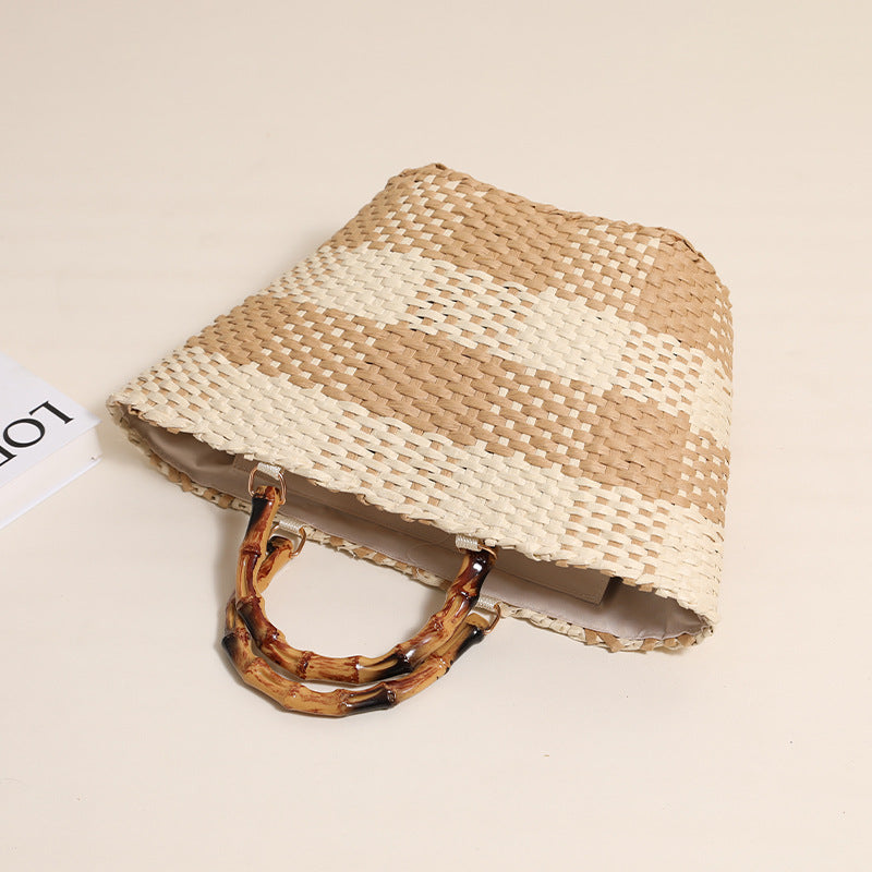 Braided bast bag with bamboo handle and decorative lining Bowlift