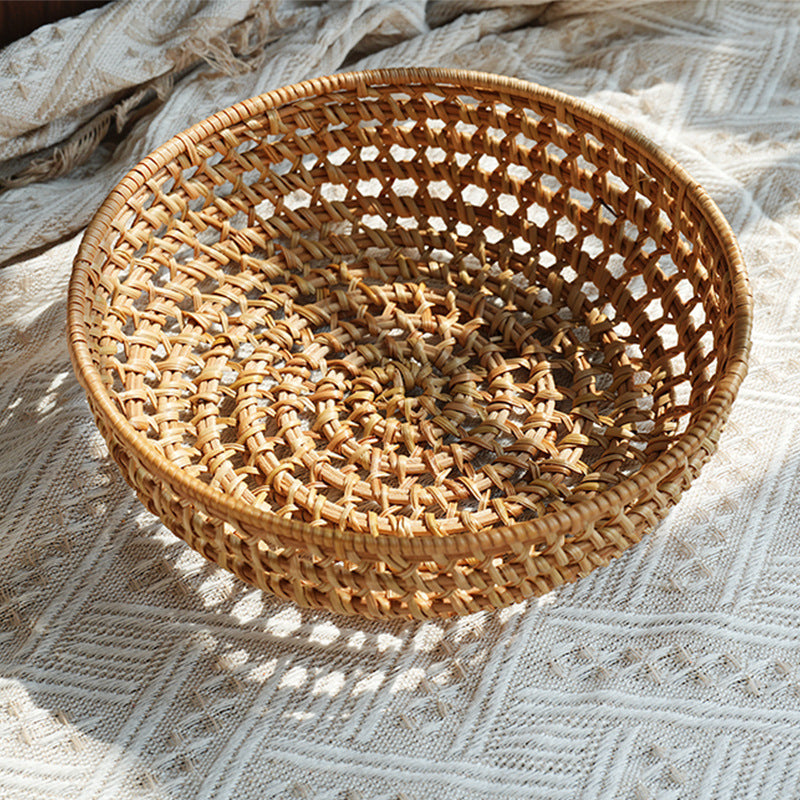 Ladies' round basket made of handwoven natural material Bowlift