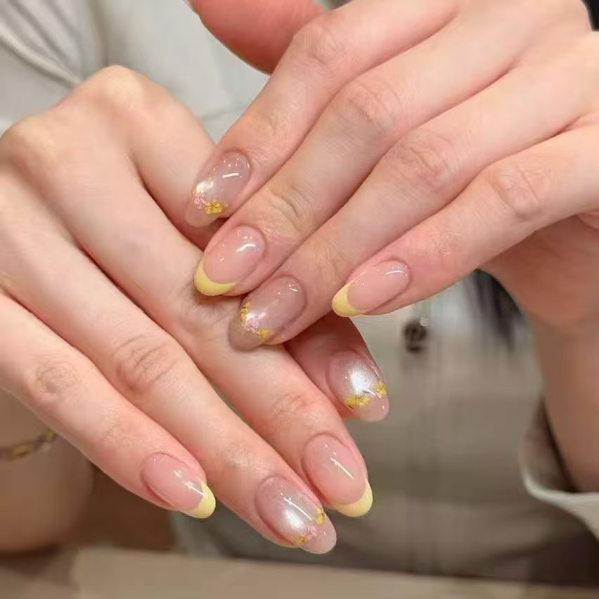 Whimsical Bunny-Themed Press-On Nail Art Set Bowlift