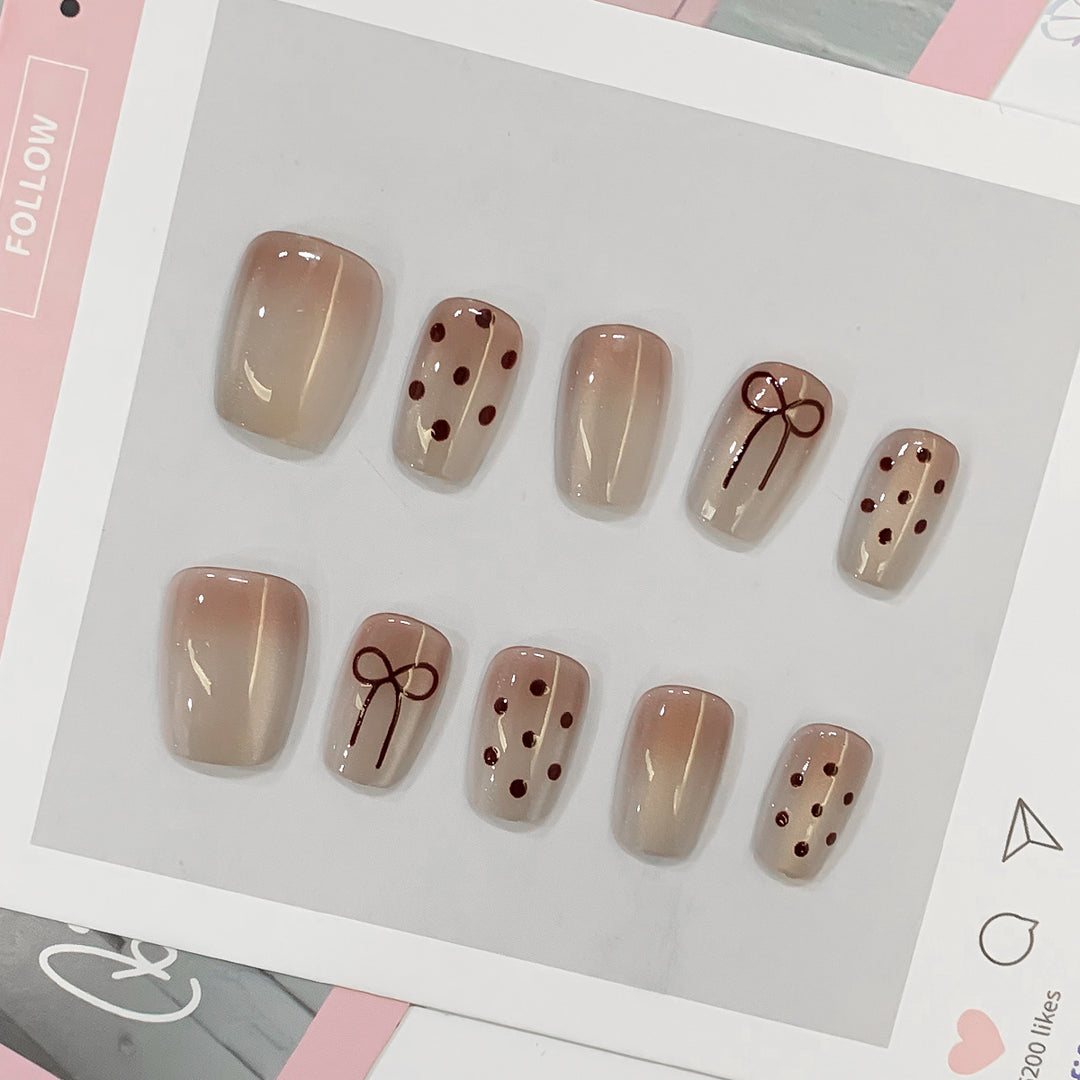 Artificial nail tips with bow and dot patterns Bowlift