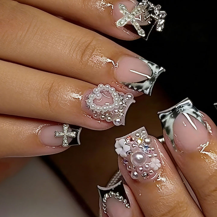 Elegant Artificial Nail Tips with Gold Accents Bowlift