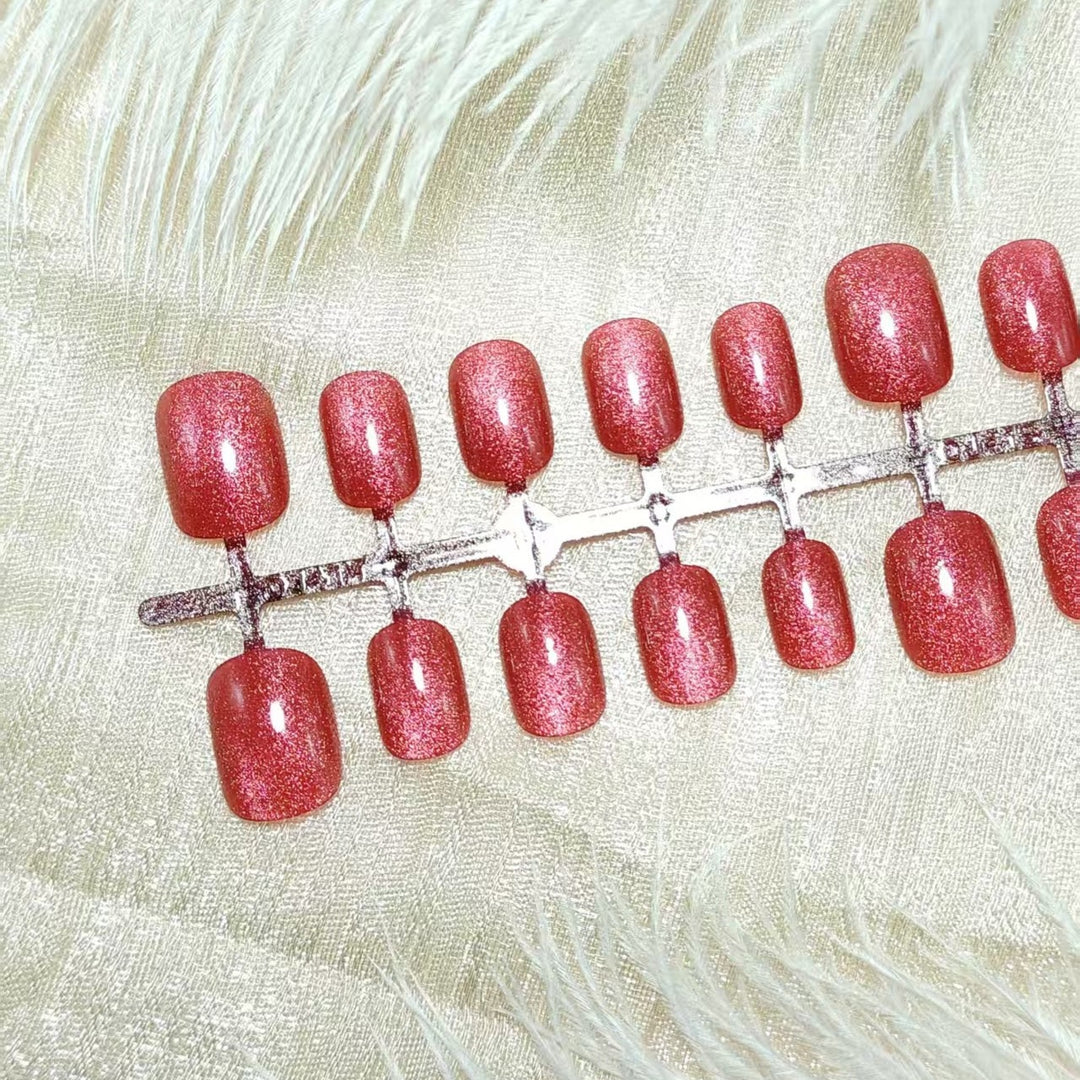 High-gloss artificial nails with fine glitter effect Bowlift