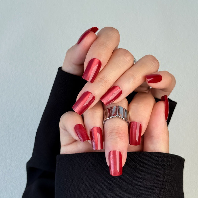 High-gloss artificial nails with modern design Bowlift