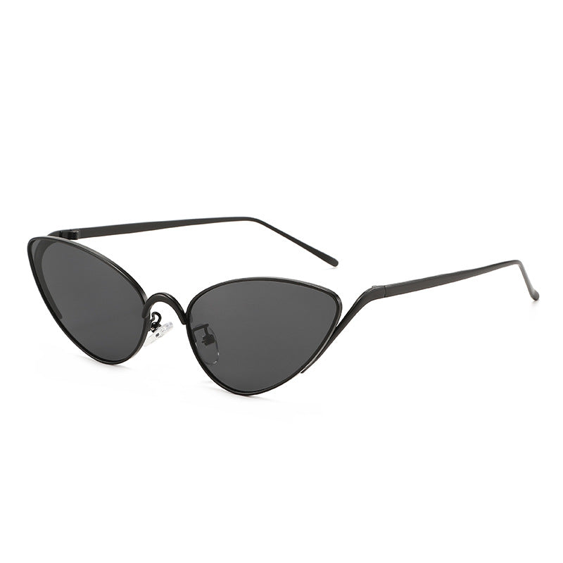 Women's Cat-Eye Sunglasses in Elegant Design Bowlift