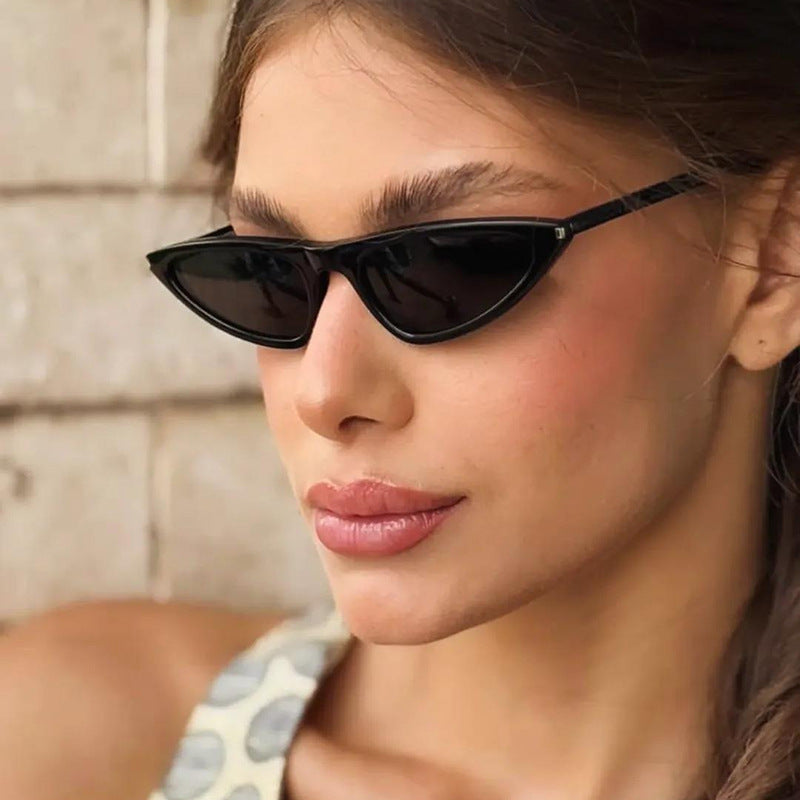 Ladies Cat-Eye Sunglasses with elegant plastic frame and UV protection Bowlift