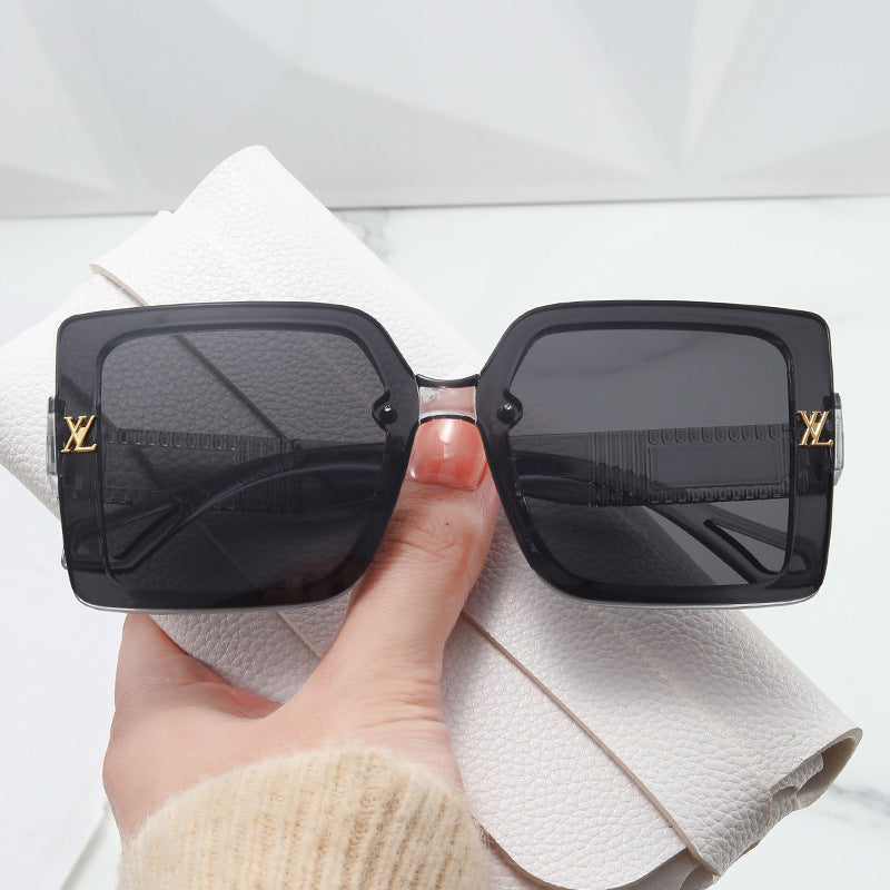 Women's fashionable square sunglasses with elegant design Bowlift