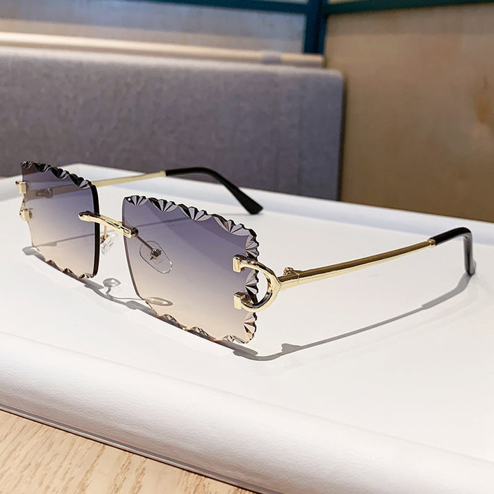 Ladies fashionable sunglasses with playful frame Bowlift