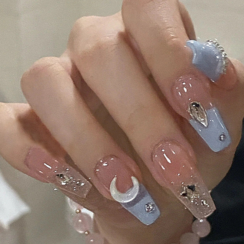 Artificial nails with glamorous pearl details Bowlift