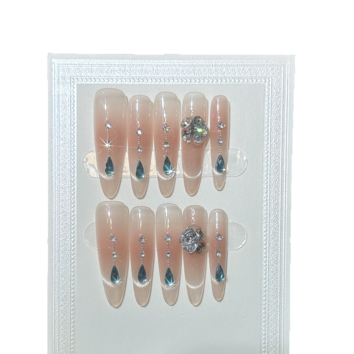 Glamorous Press-On Nail Art Set with Crystal Embellishments Bowlift