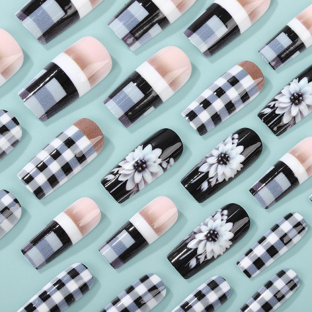 Creative artificial nails with stylish checkered patterns and floral design Bowlift