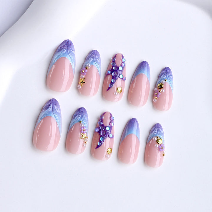 Artificial nails with maritime motifs and glitter accents Bowlift