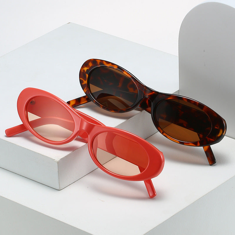 Vintage-Inspired Oval Frame Sunglasses Bowlift
