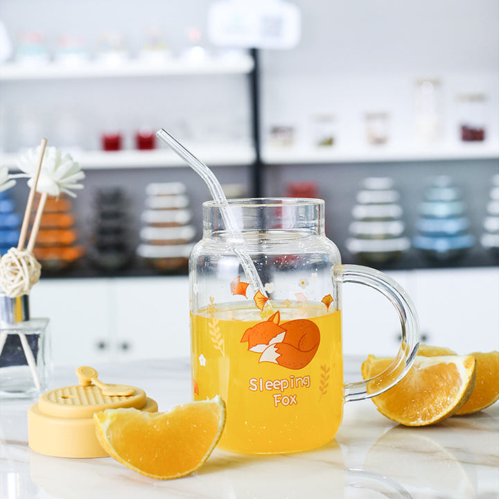 Ladies drinking glass with sealable lid and integrated straw Bowlift