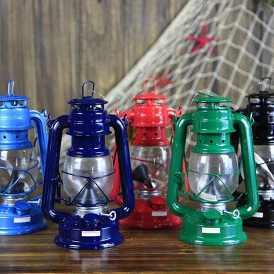 Retro Metal Kerosene Lantern with Clear Glass Globe and Adjustable Wick Decorative Oil Lamp Bowlift