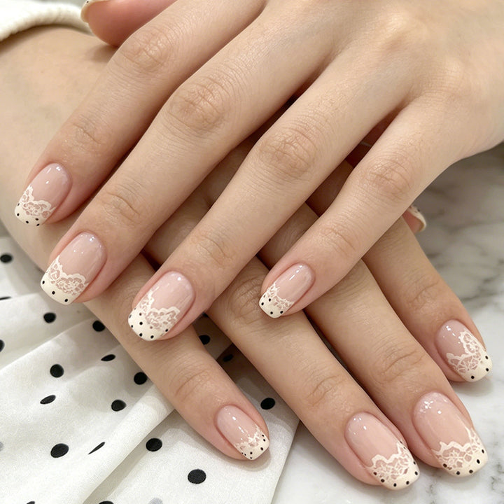Elegant Lace Design Press-On Nails Bowlift