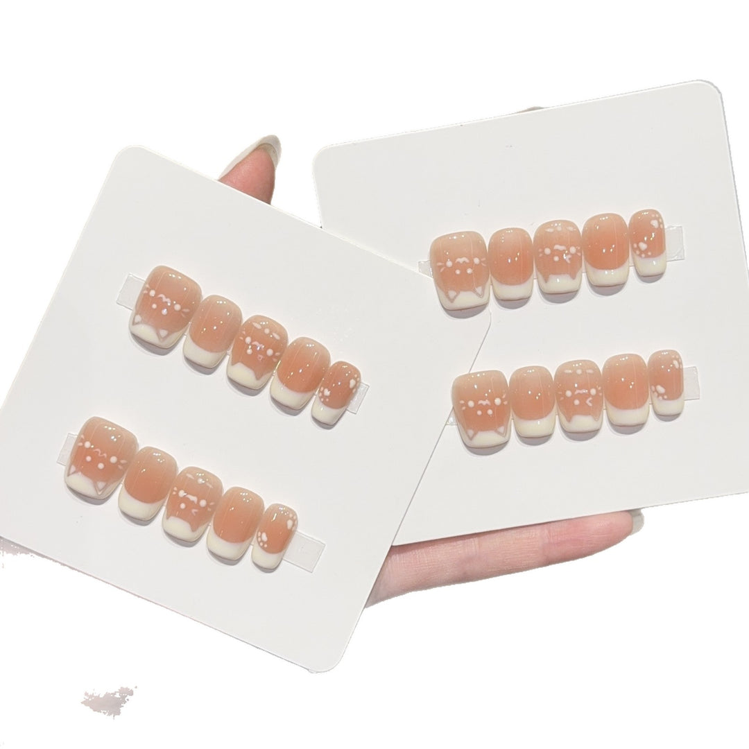 Artificial nails with elegant French design Bowlift