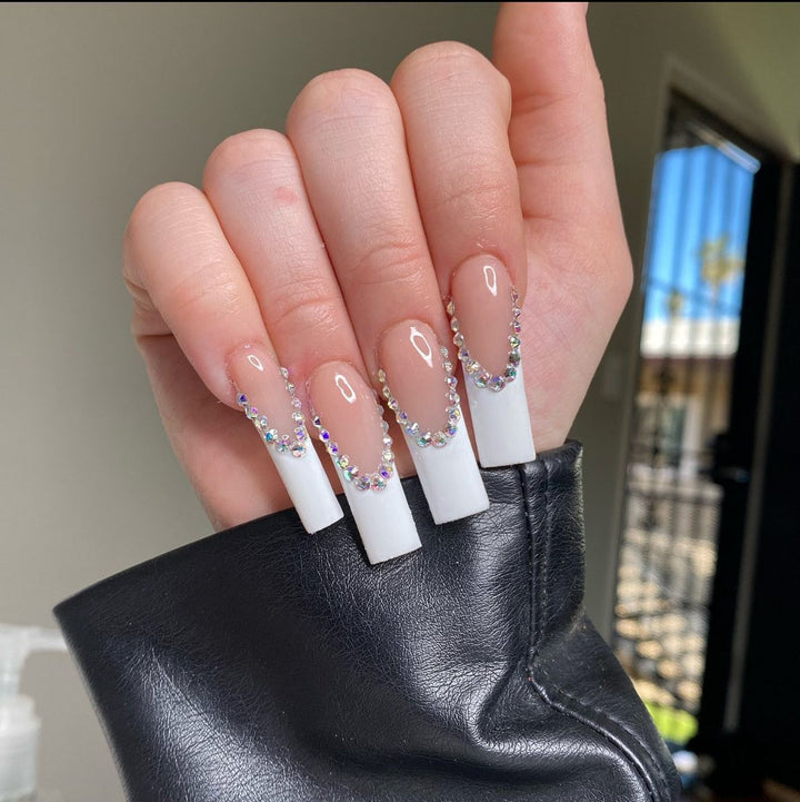 Luxurious Rhinestone Embellished Long Stiletto Press-On Nails Bowlift