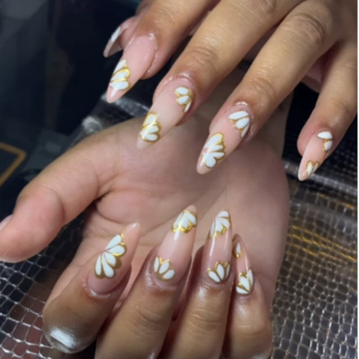 Elegant Floral-accented Press-On Nail Set Bowlift