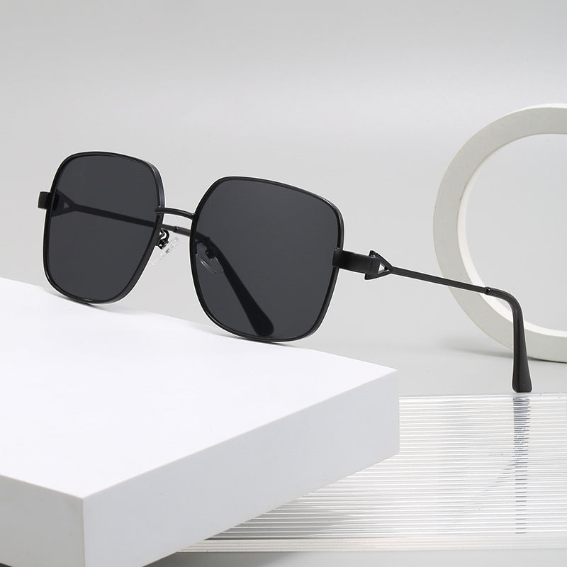 Women's square sunglasses with fashionable and sturdy frame Bowlift