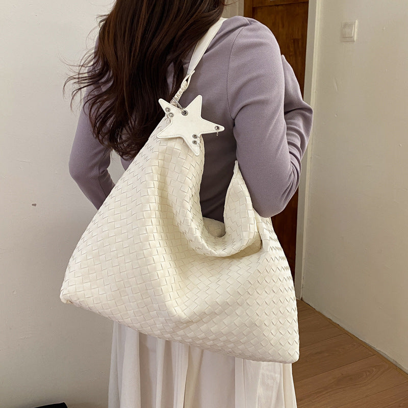 Elegant and Practical Shoulder Bag Bowlift