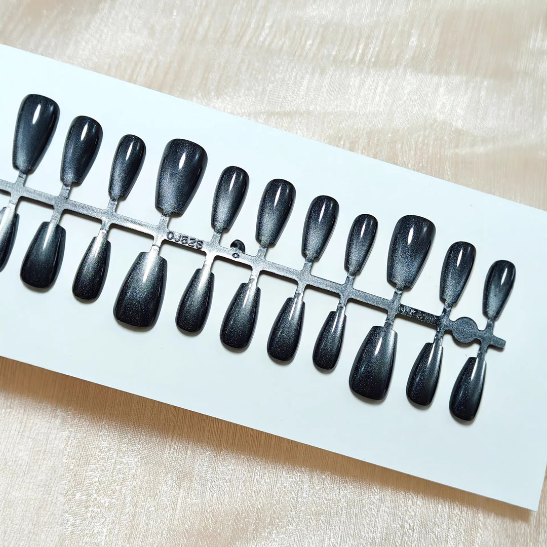 Elegant Art Nails with Shimmering Finish Bowlift
