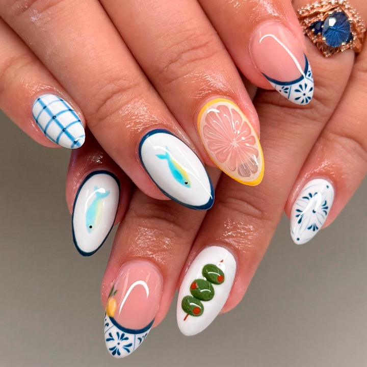 Artful nail art with maritime patterns and fresh motifs Bowlift