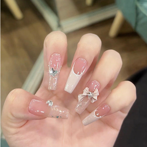 Glamorous artificial nails with moon and star motifs Bowlift