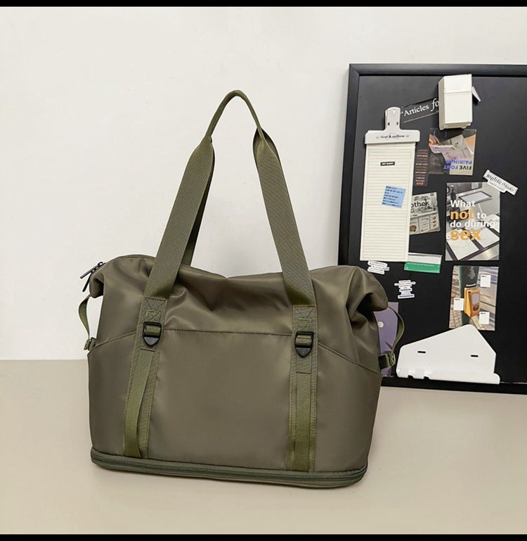 Spacious sports and travel bag with water-repellent material Bowlift