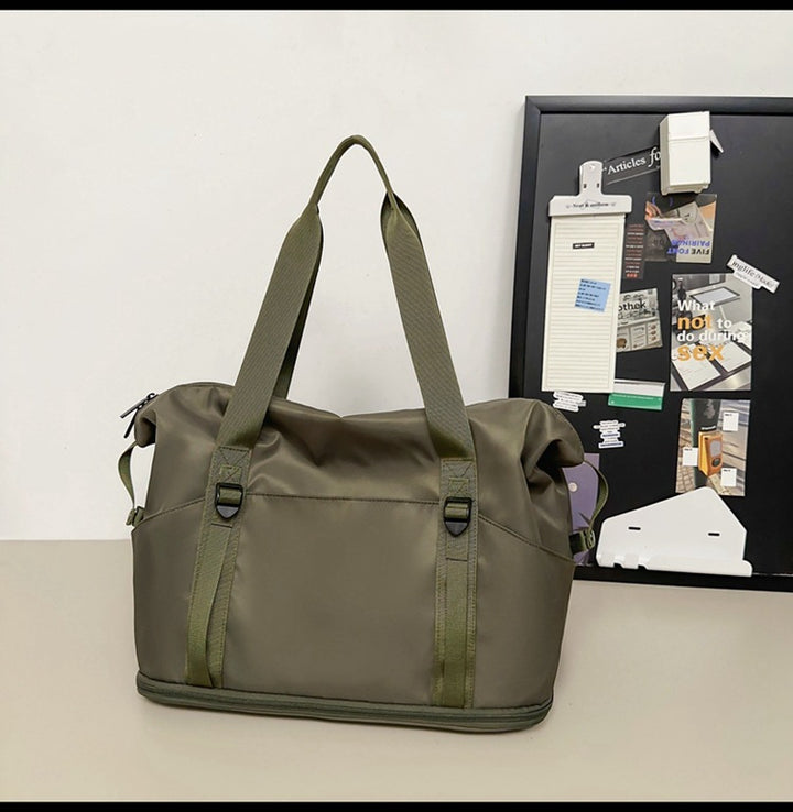 Spacious sports and travel bag with water-repellent material Bowlift
