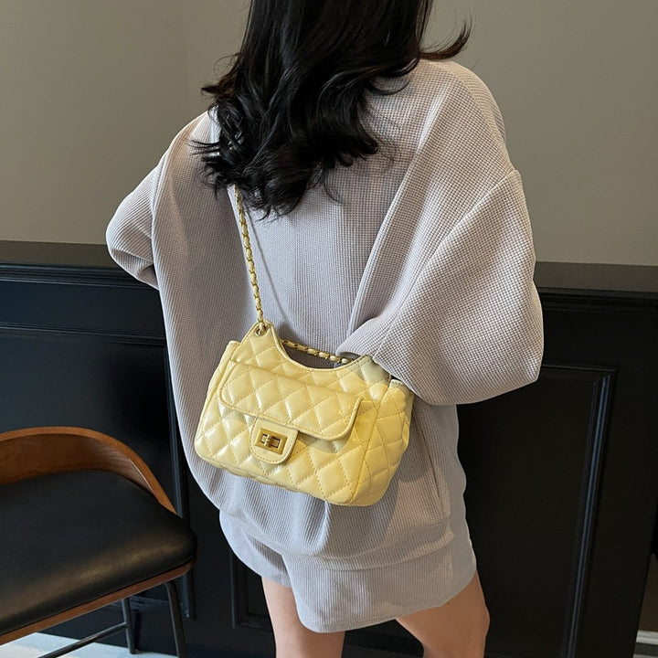 Quilted Shoulder Handbag Bowlift